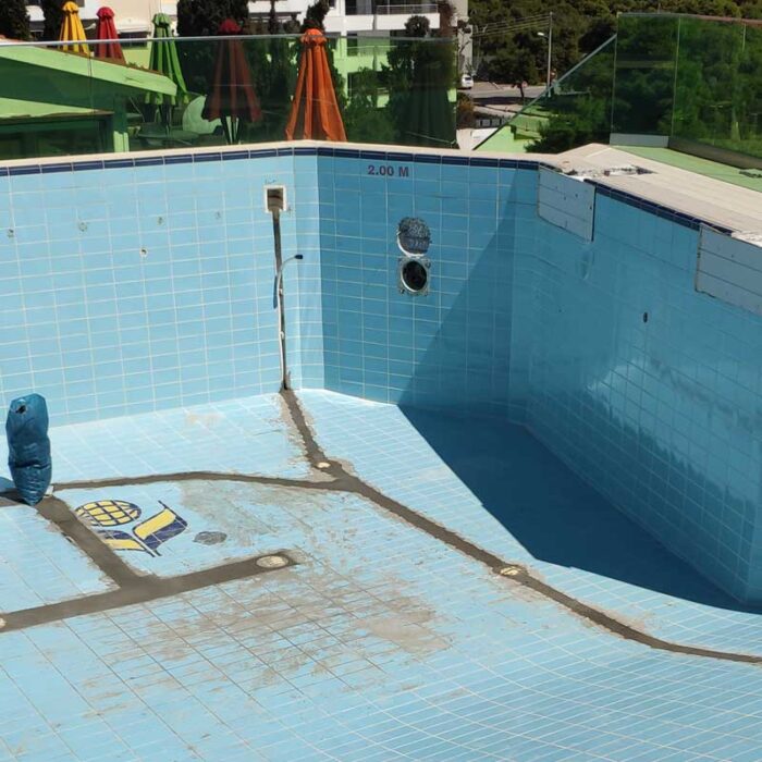 Ανακατασκευή πισίνας-Ξεκίνημα εργασιών.